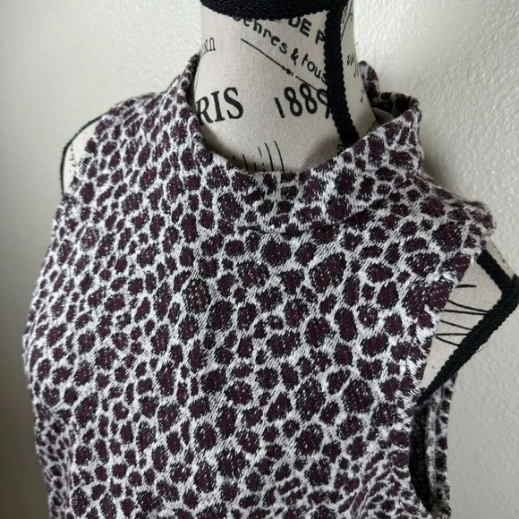 Anthropologie Akemi + Kin Sleeveless Textured Leopard Blouse Mock Neck Size Med - Picture 4 of 11